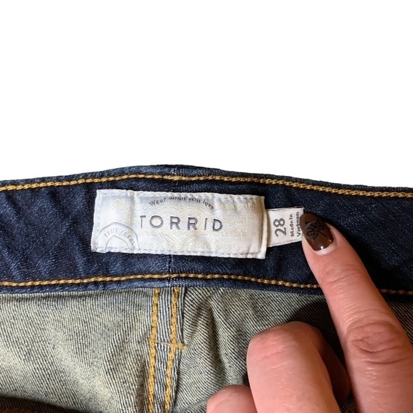 Torrid Distressed Dark Blue Plus Size Boyfriend Jeans Size 28 - Picture 4 of 10